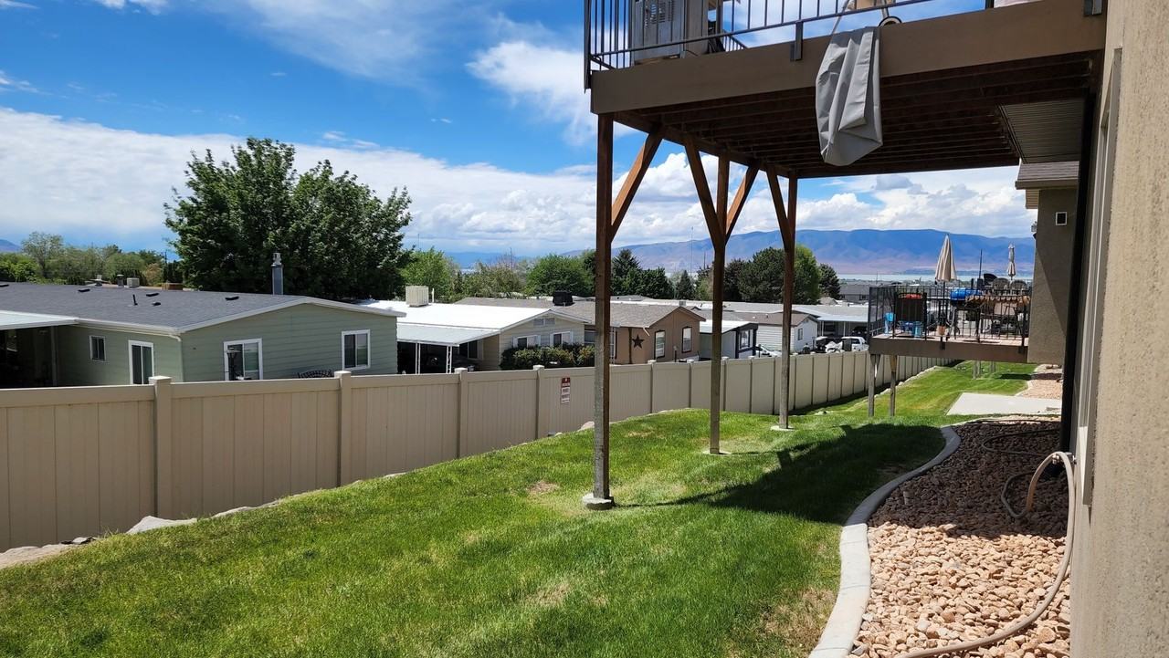 1071 W 530 N - Photo 5 of 24