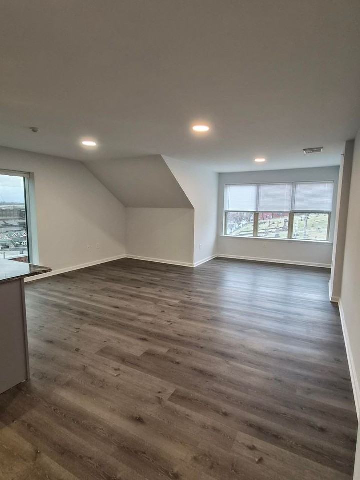 938 E 4th St #401 - Photo 3 of 10