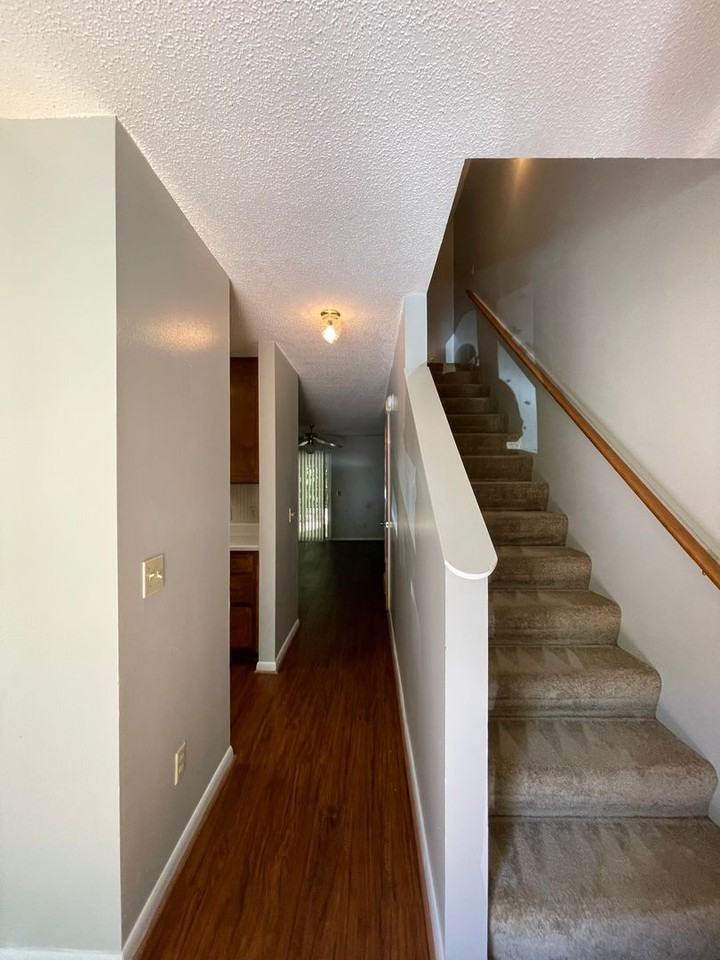 220 Candlebrook Dr - Photo 2 of 19