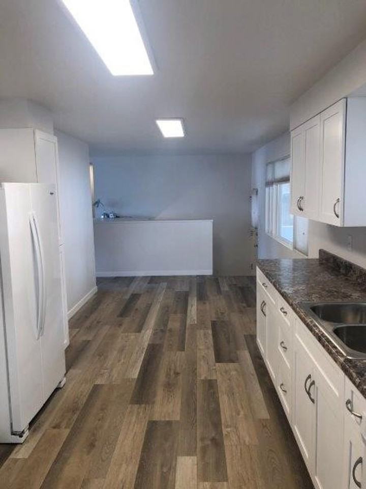 6330 N Elmhurst St - Photo 4 of 28