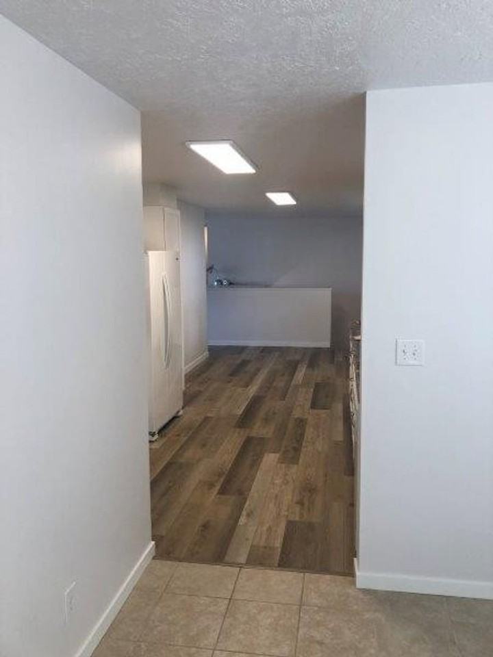 6330 N Elmhurst St - Photo 6 of 28