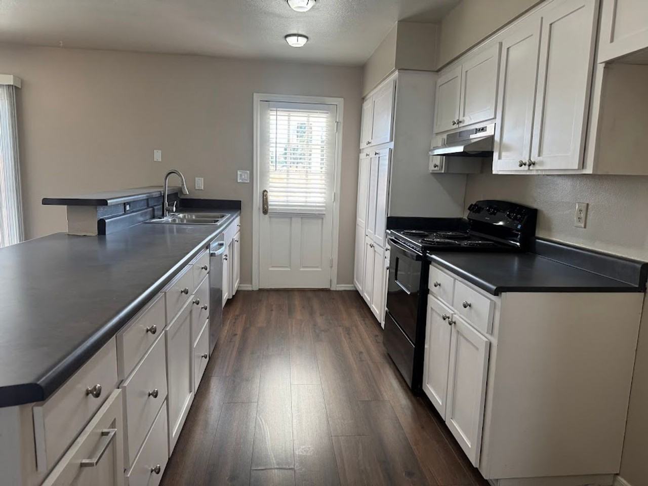 8035 N 17th Dr - Photo 6 of 20