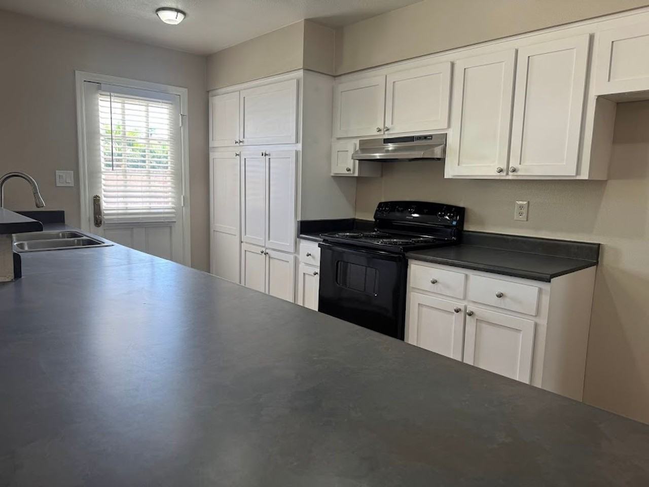 8035 N 17th Dr - Photo 7 of 20