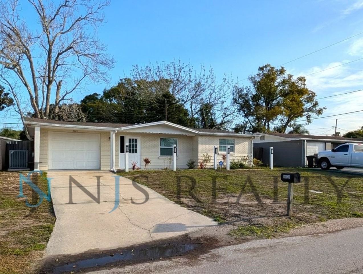 5023 Drift Tide Dr - Photo 2 of 17