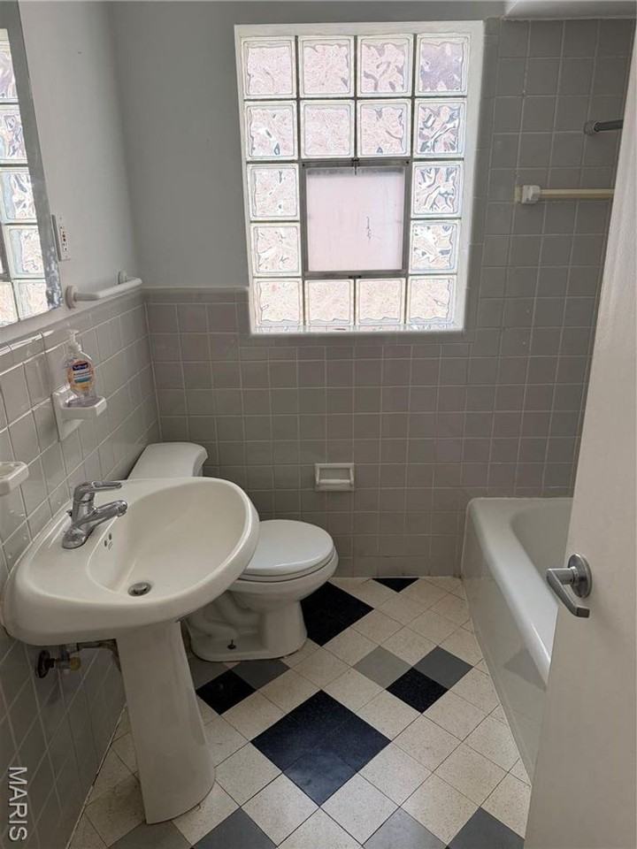 7828 Cornell Ave - Photo 7 of 18