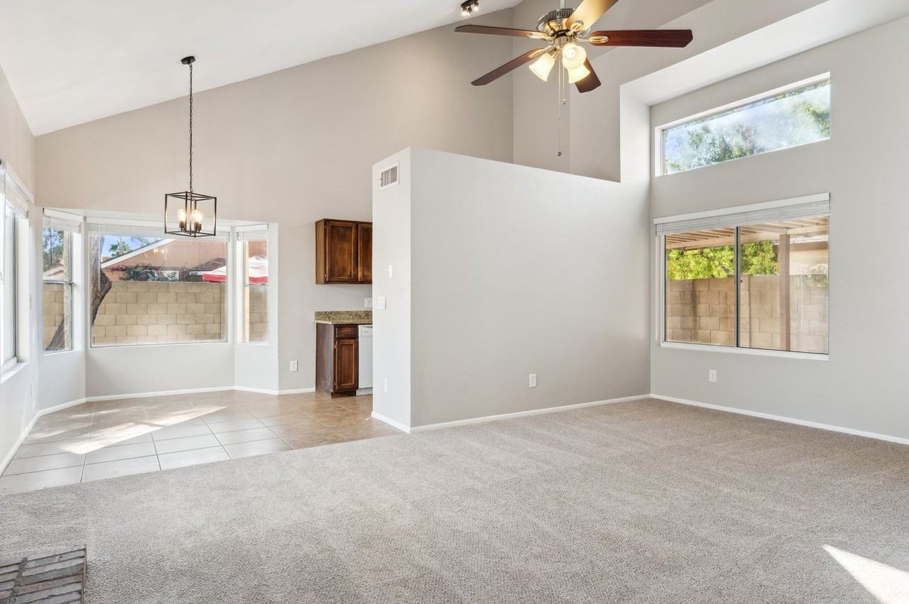 3955 W Butler St - Photo 4 of 27