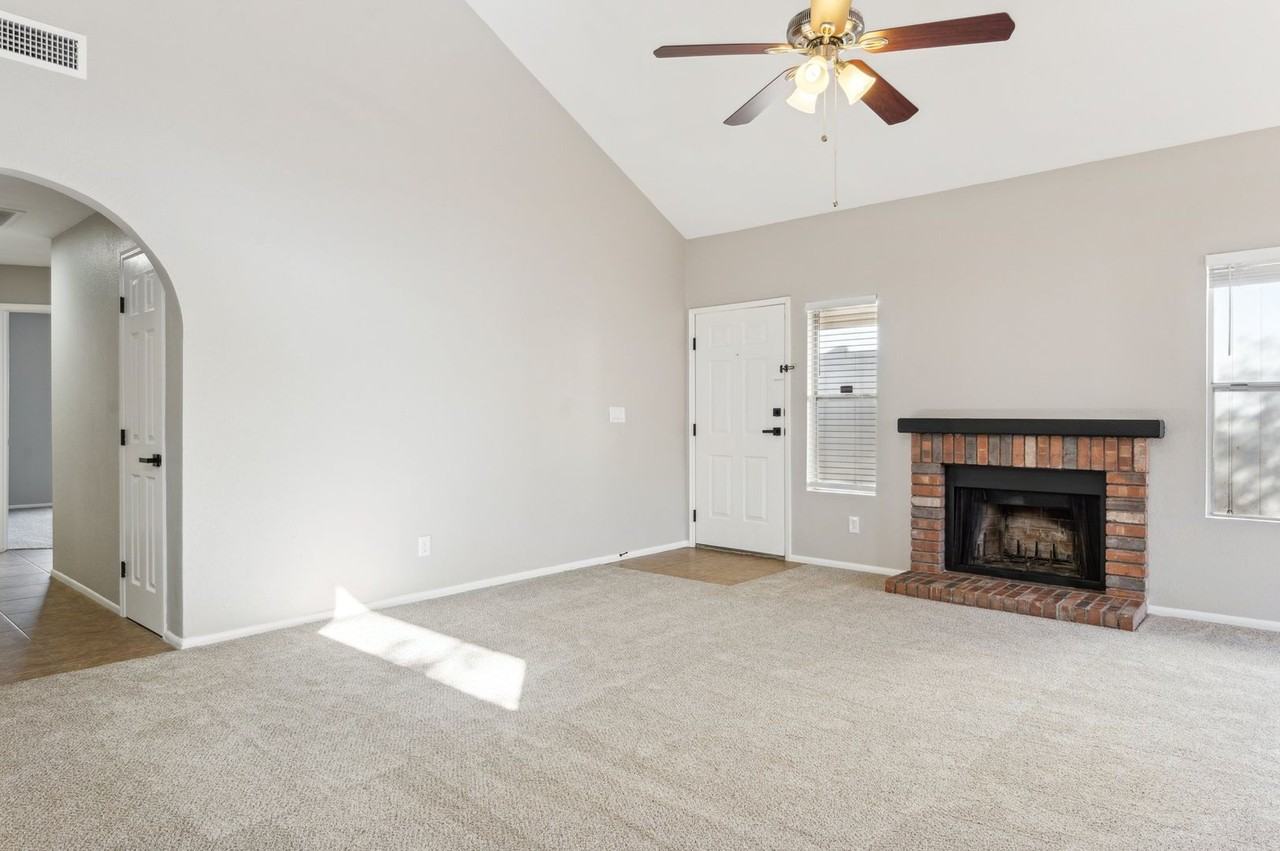 3955 W Butler St - Photo 6 of 27