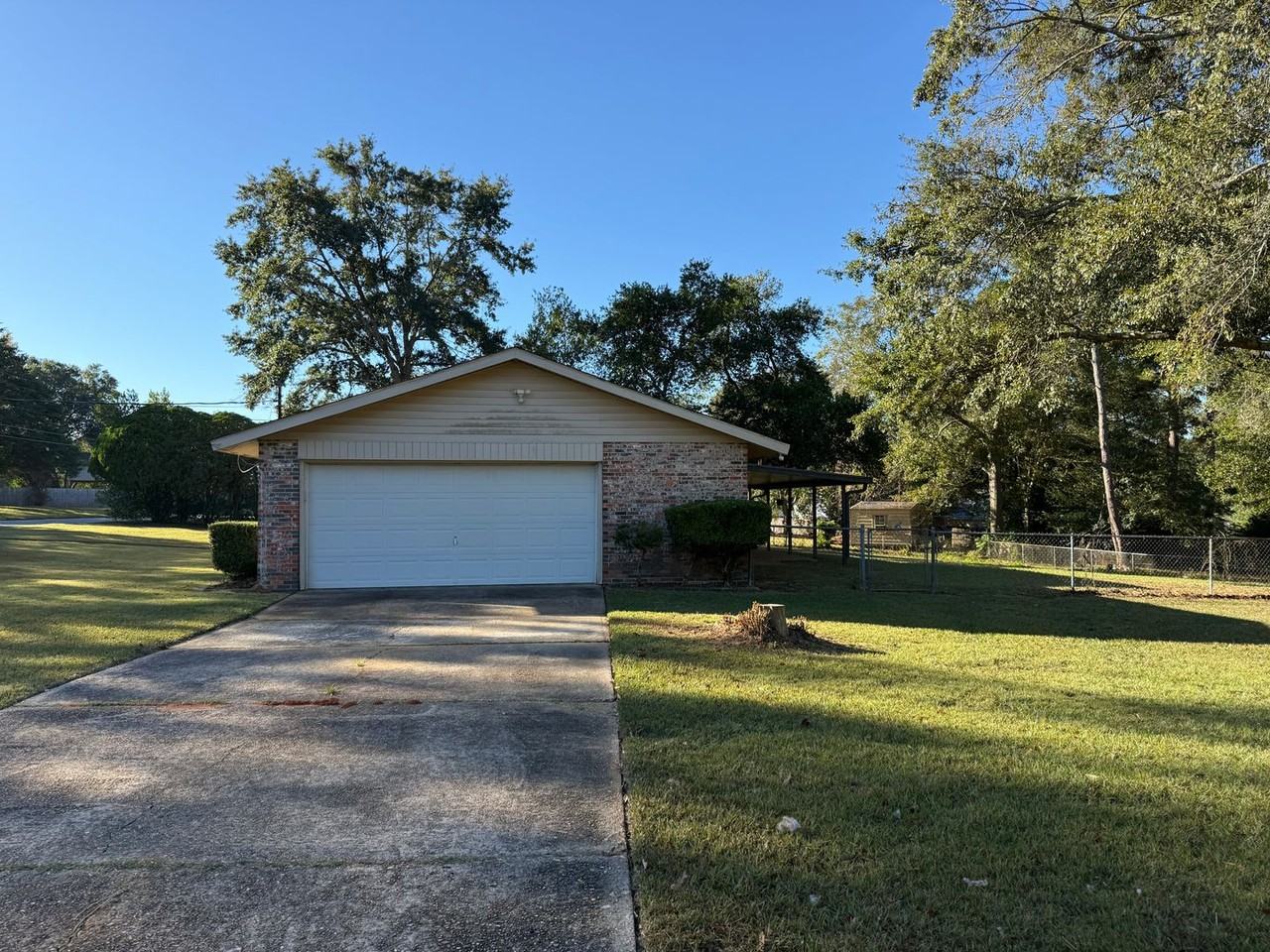 103 Meadowlark Ln - Photo 5 of 37