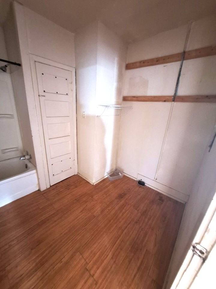 1101 W 3rd St - Photo 3 of 9