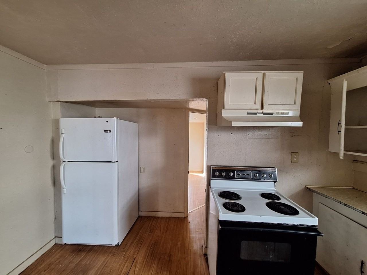 1101 W 3rd St - Photo 5 of 9