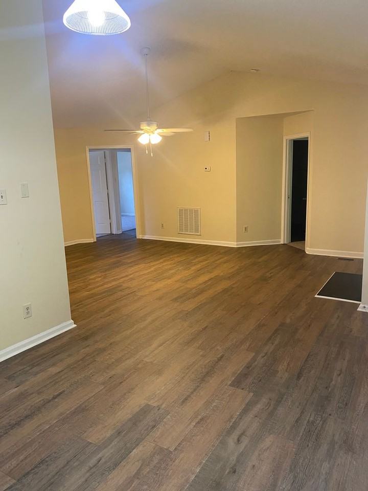 1911 Fidelity Dr - Photo 4 of 15