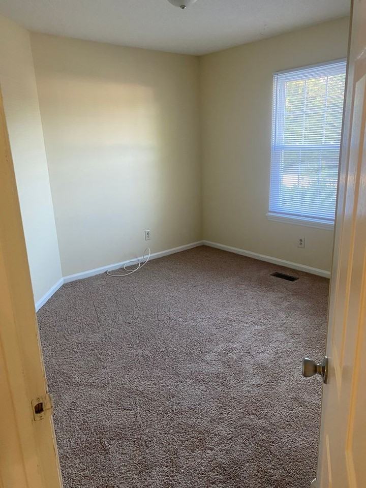 1911 Fidelity Dr - Photo 6 of 14