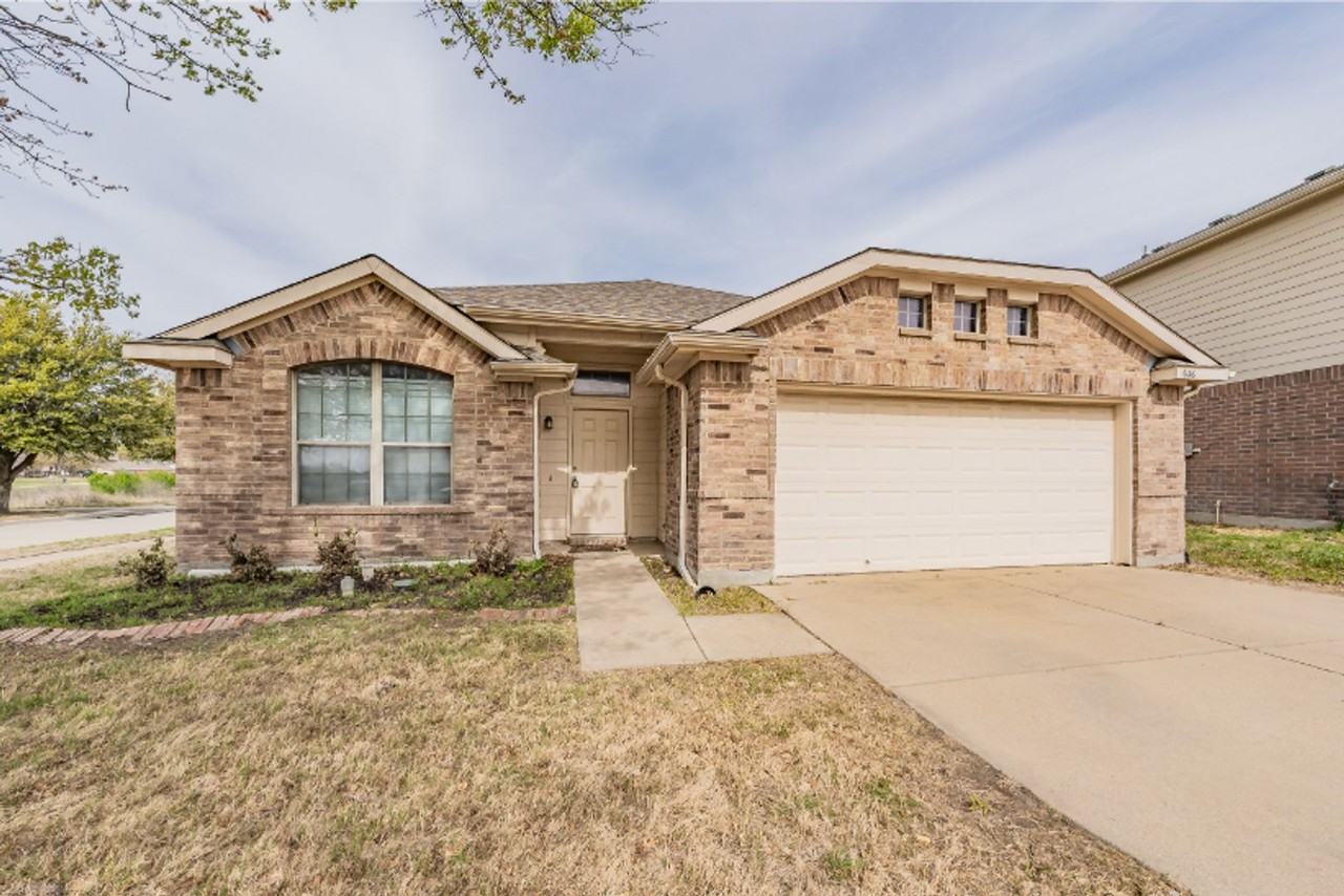 636 Saddleway Dr - Photo 2 of 39