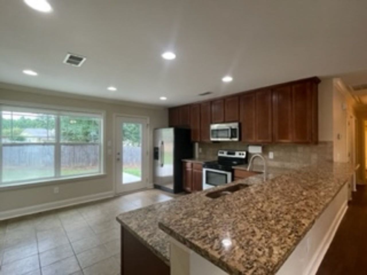 821 Bristol Ct - Photo 6 of 18