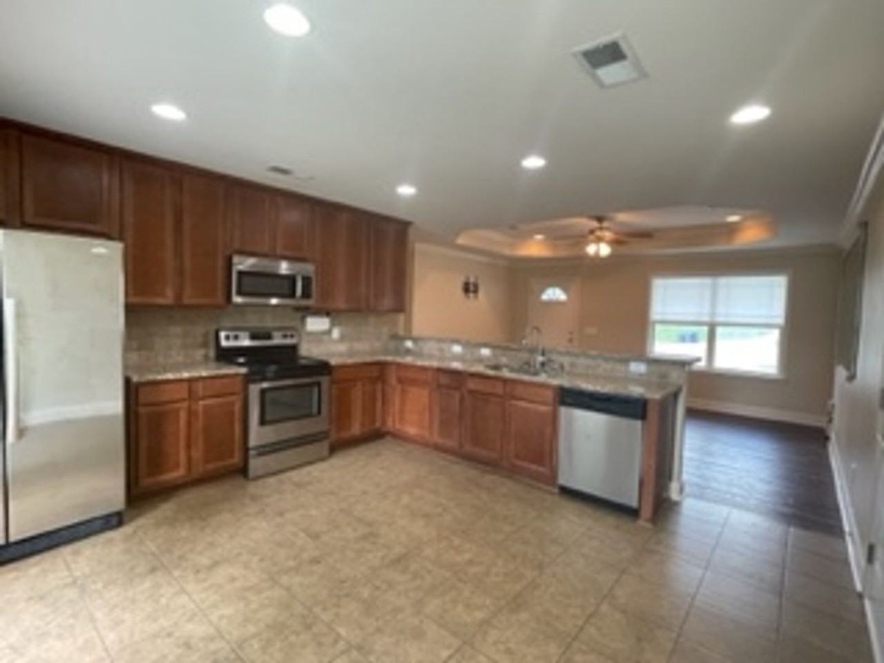 821 Bristol Ct - Photo 7 of 18