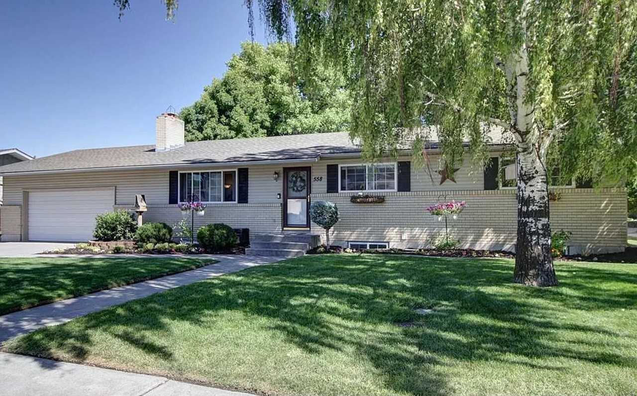 558 Gemini Dr - Photo 2 of 16