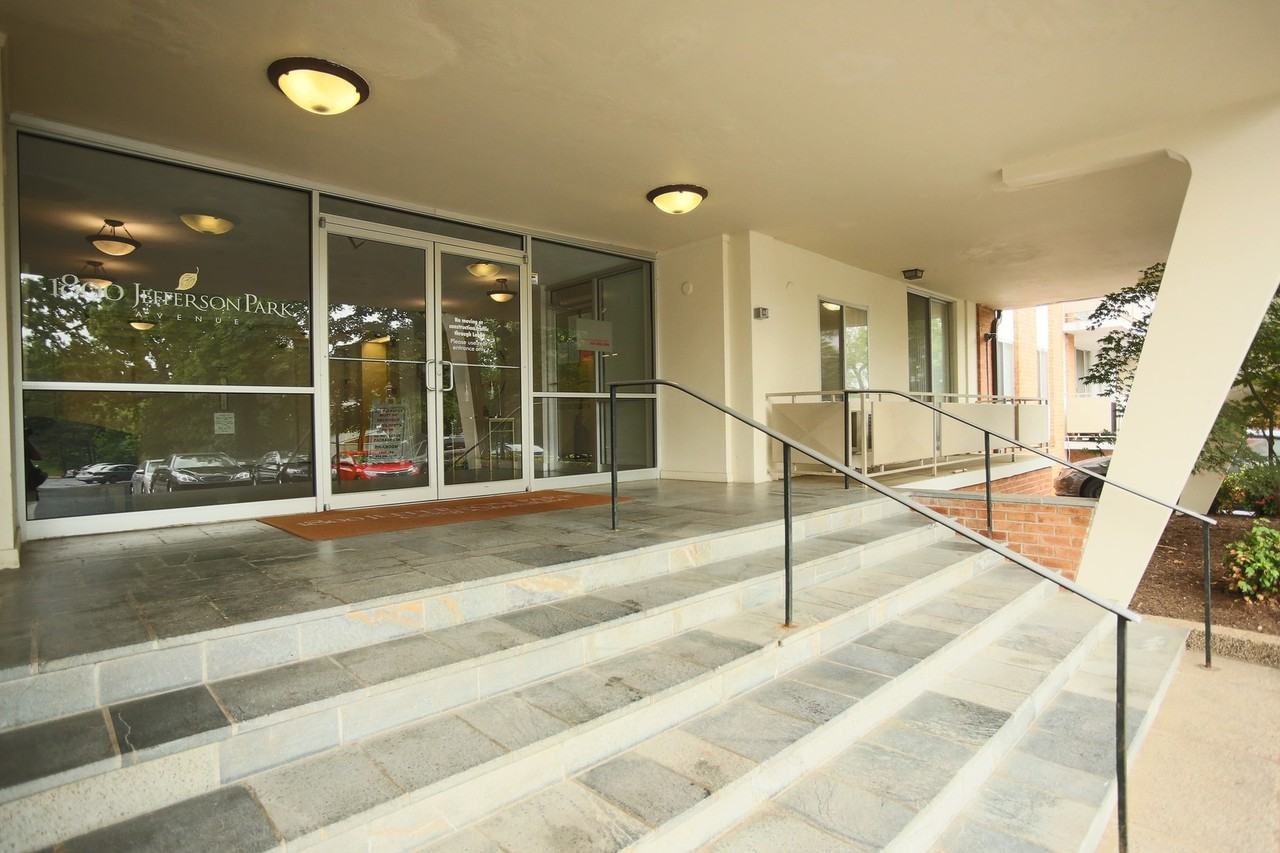 1800 Jefferson Park Ave #205 - Photo 4 of 33