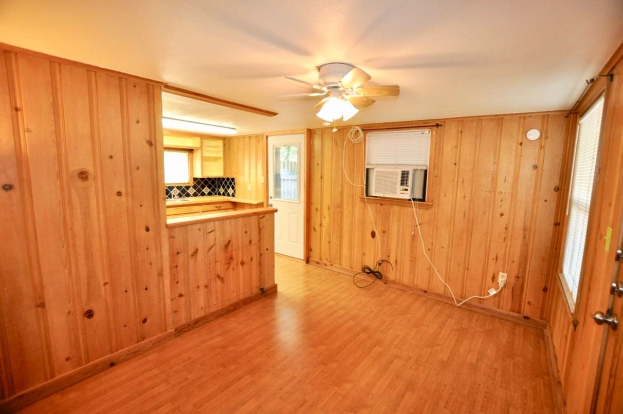 201 1/2 W Columbia St - Photo 4 of 14