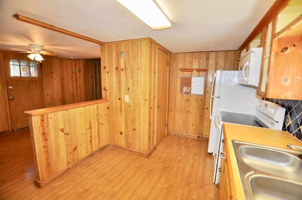 201 1/2 W Columbia St - Photo 7 of 14