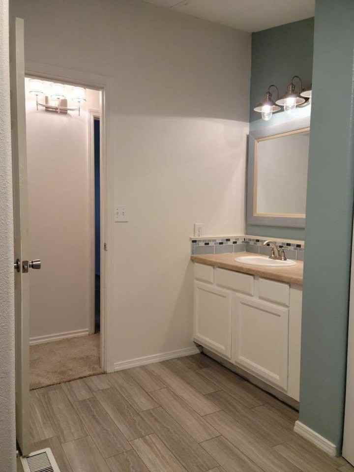 930 Nw Donahoo St - Photo 2 of 15