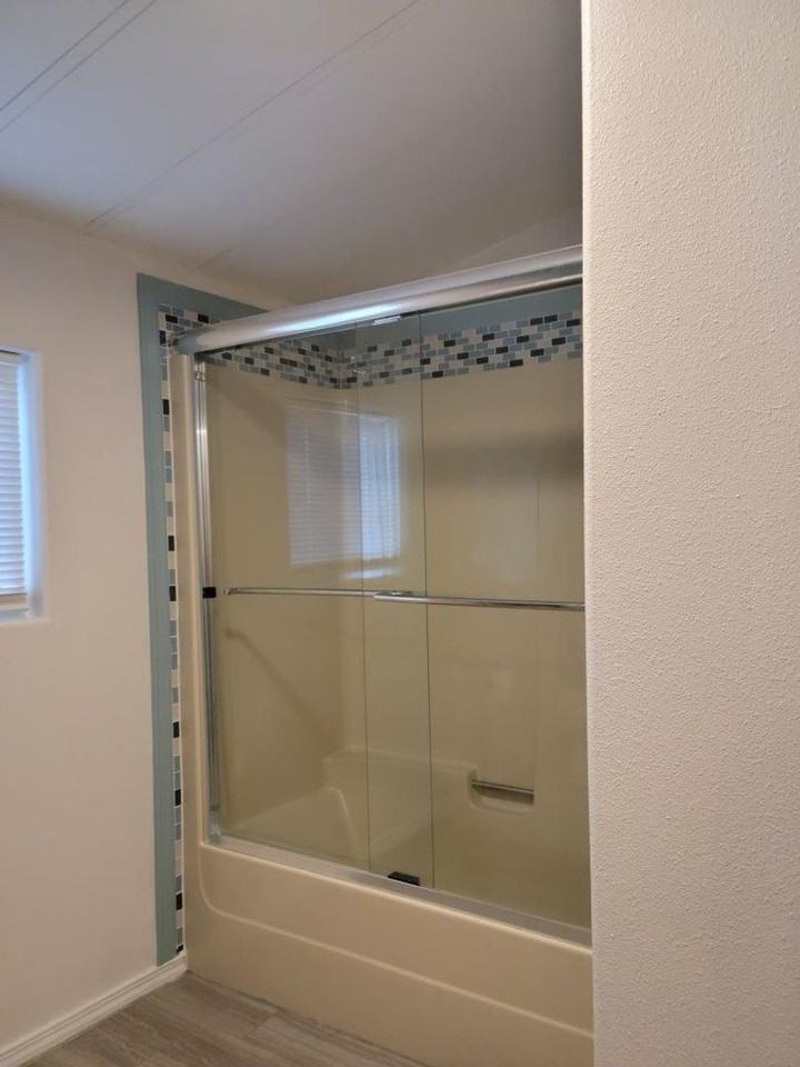 930 Nw Donahoo St - Photo 3 of 15