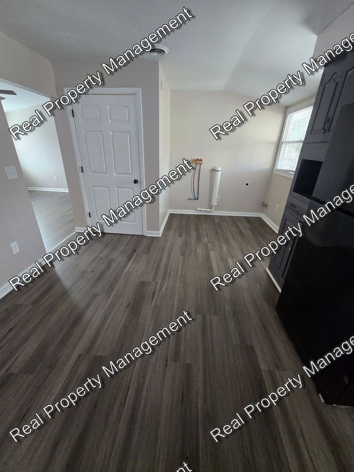 514 E Dahlgren St - Photo 4 of 8