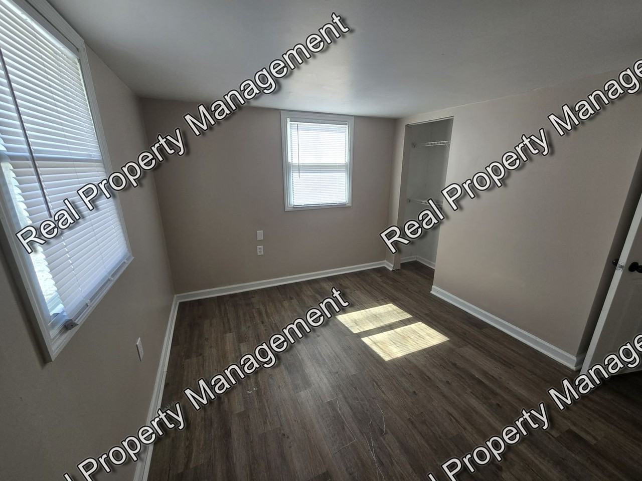 514 E Dahlgren St - Photo 7 of 8