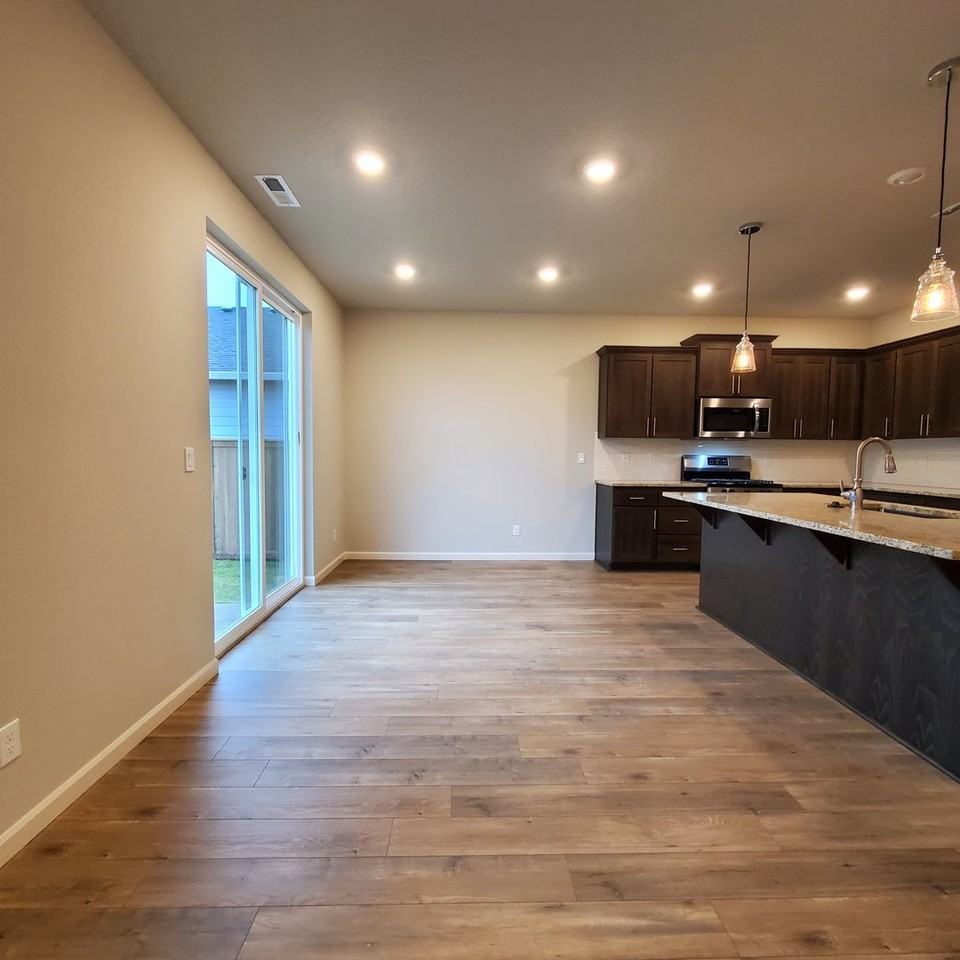 6307 Rebecca St Se - Photo 7 of 30