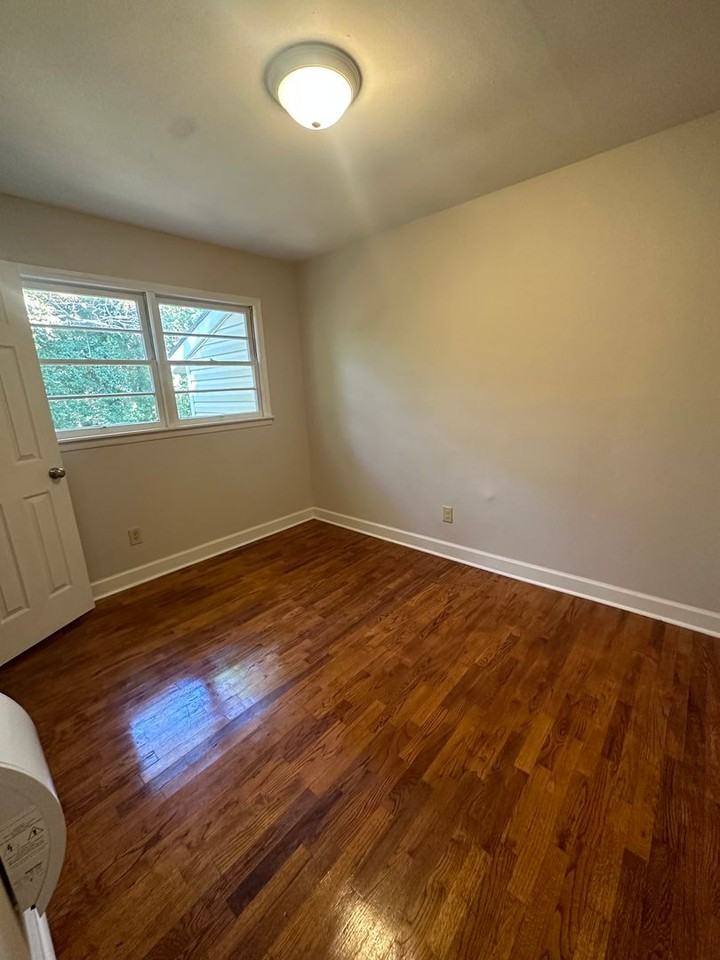 1309 W 22nd St - Photo 4 of 10