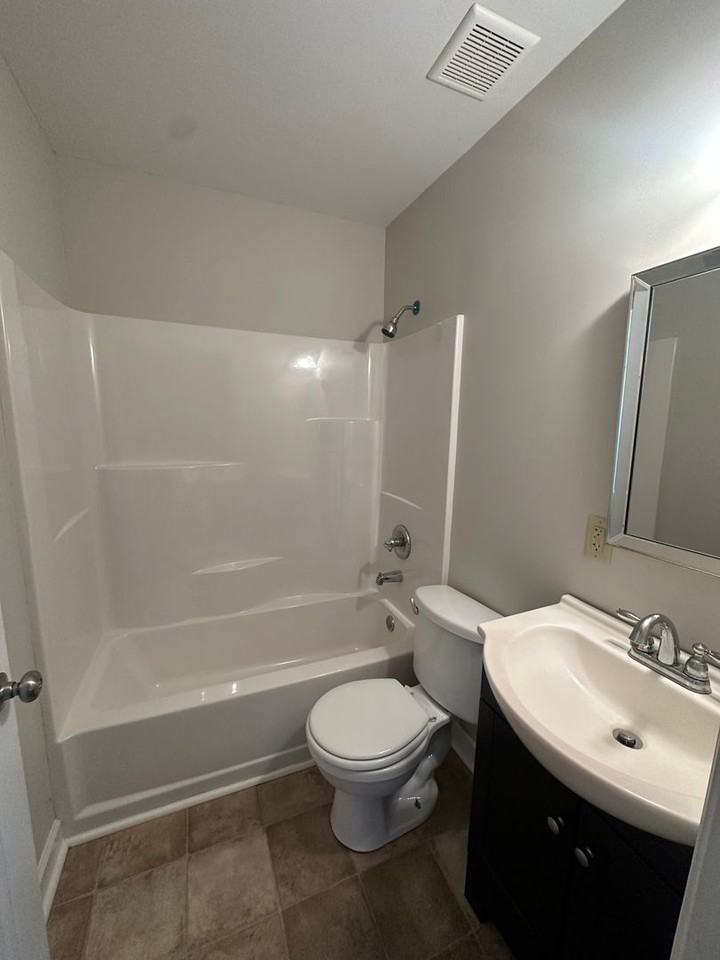 1309 W 22nd St - Photo 5 of 10