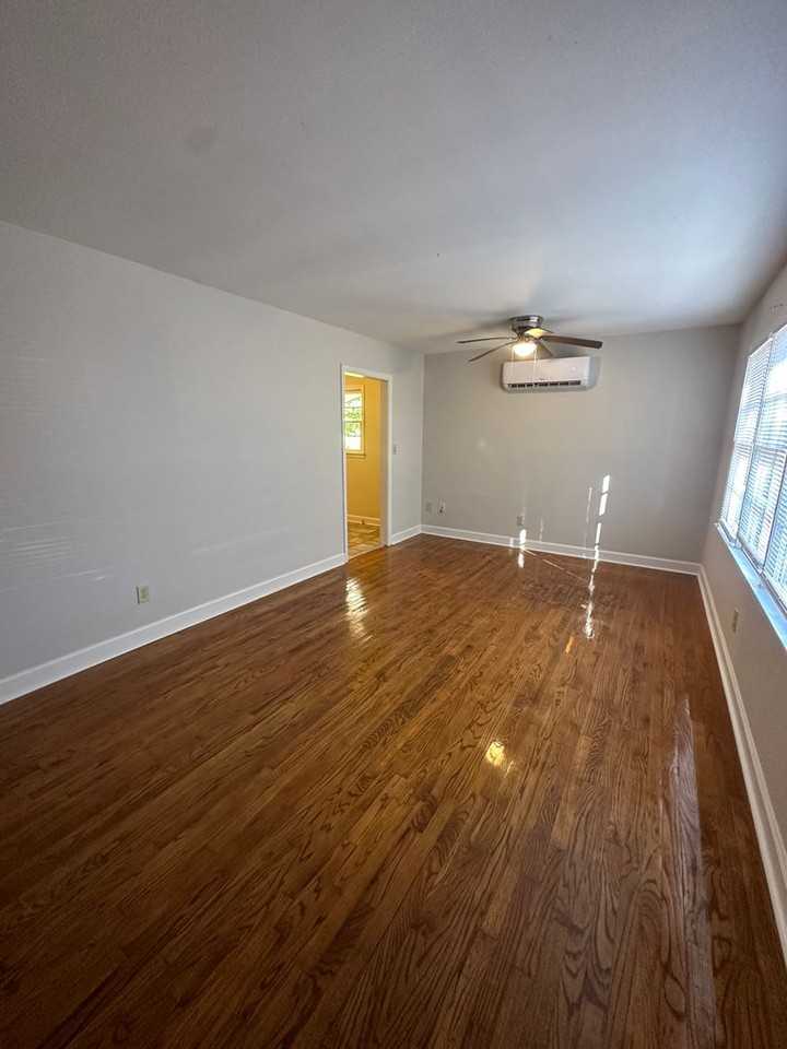 1309 W 22nd St - Photo 6 of 10