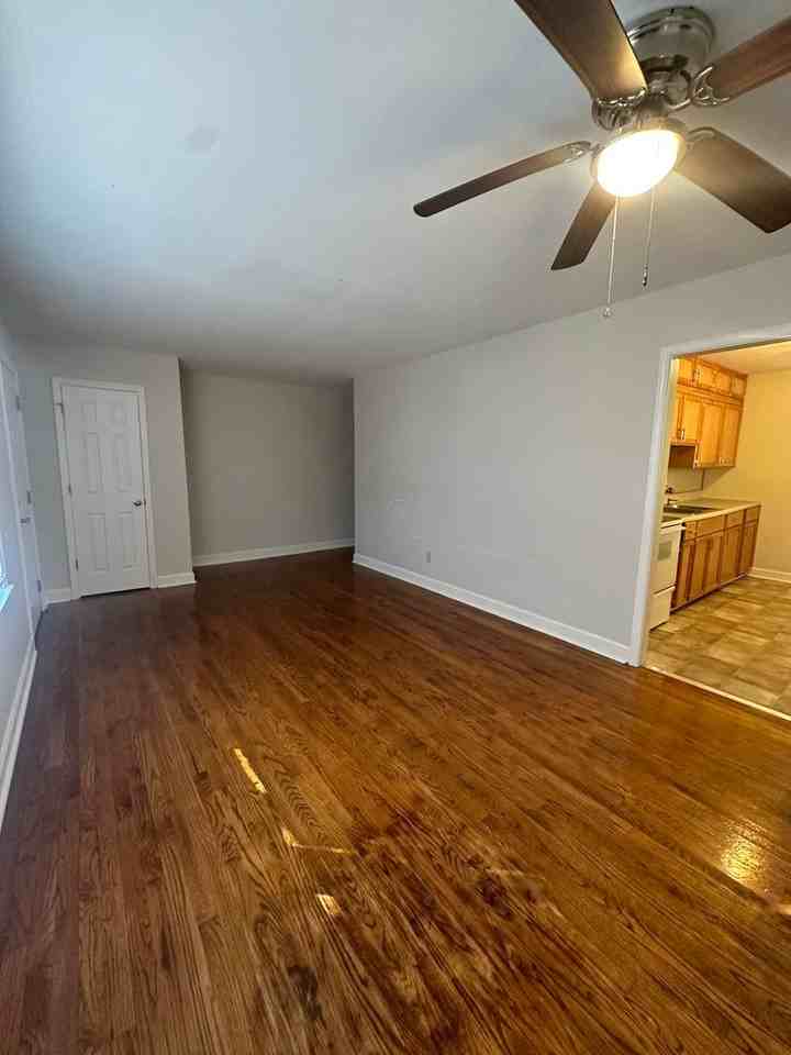 1309 W 22nd St - Photo 7 of 10