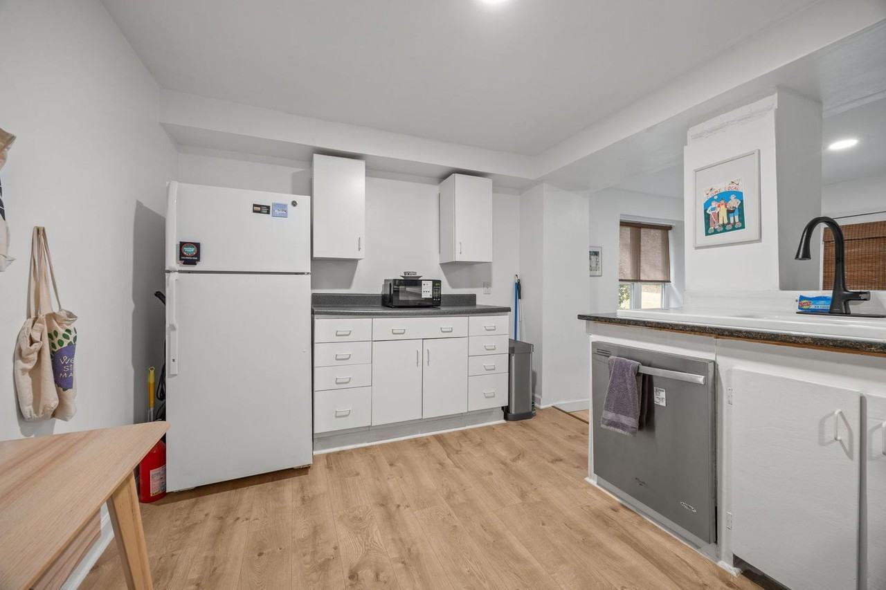 2811 Gordon St - Photo 5 of 17