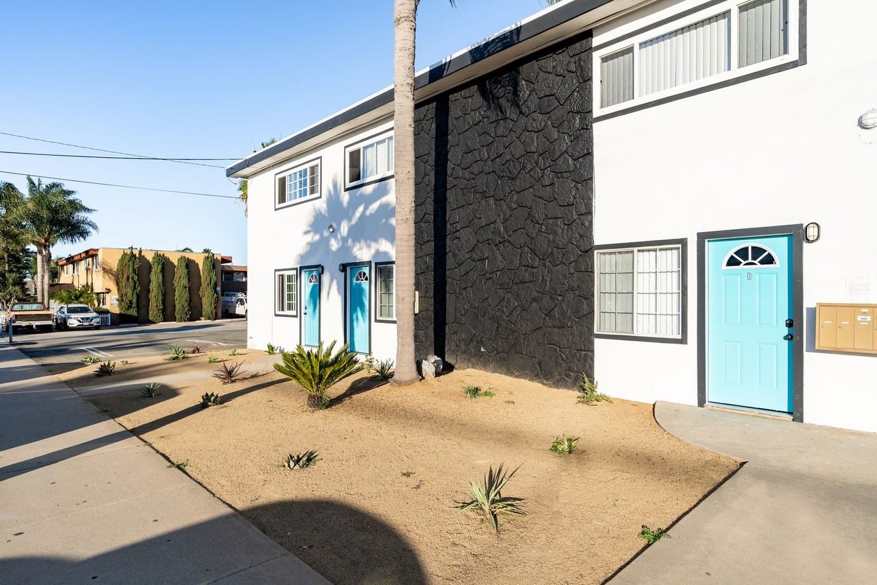 595 7th St - Photo 2 of 10