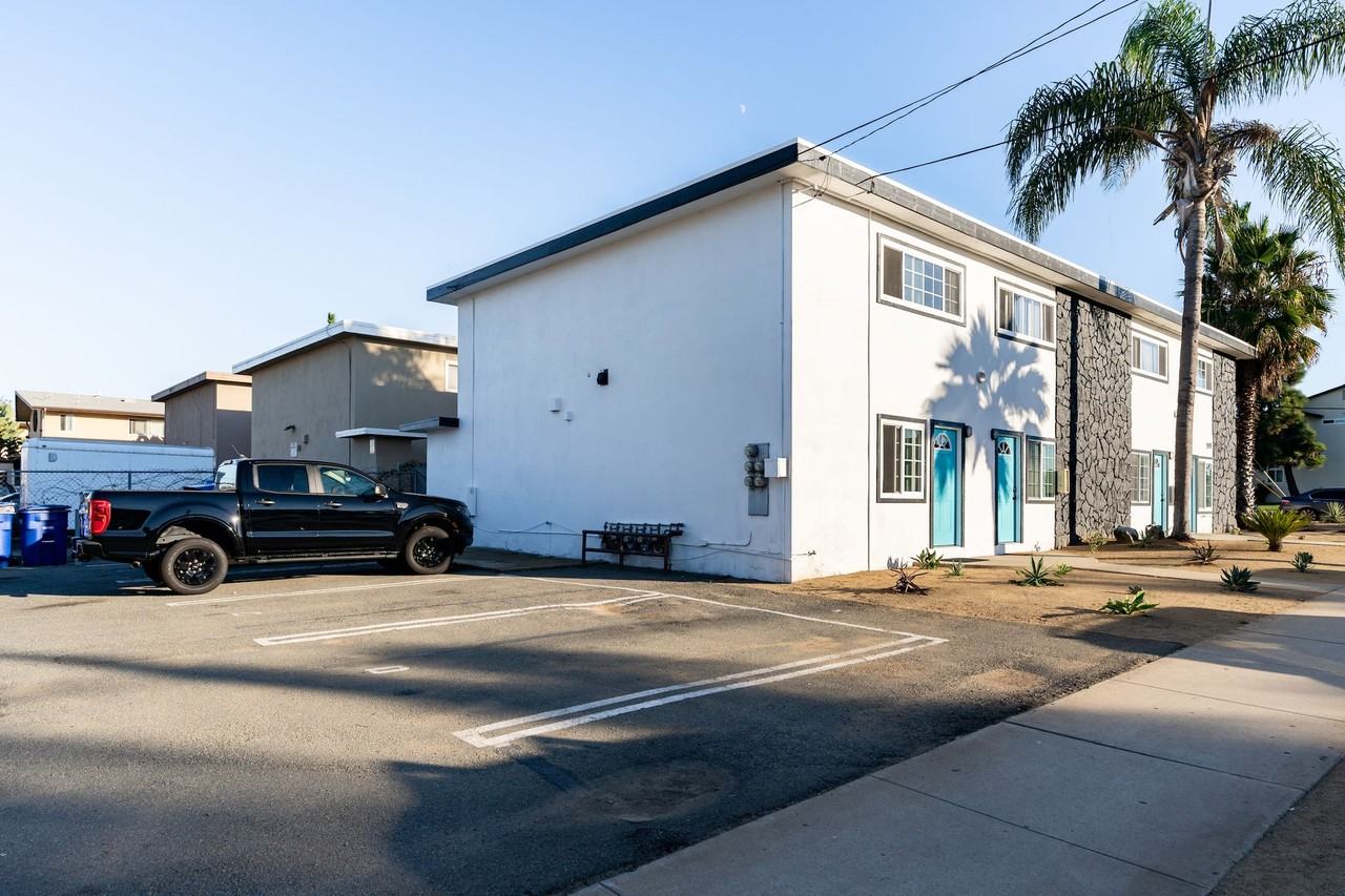 595 7th St - Photo 3 of 10