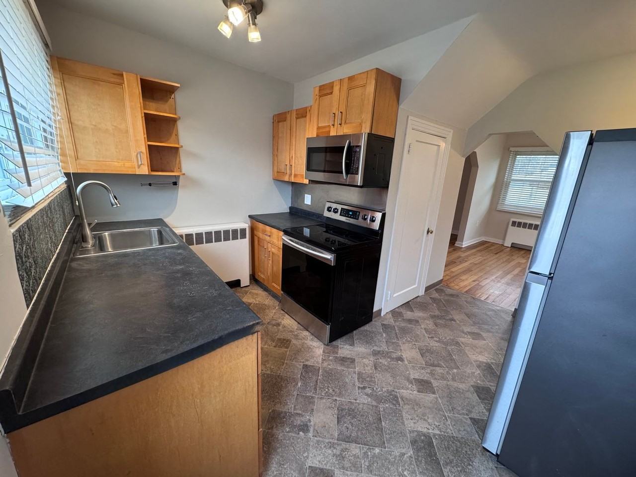 625 Fernwood St - Photo 5 of 13