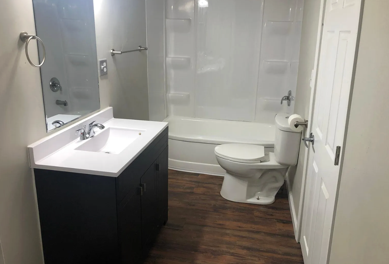 1618 W Chestnut St - Photo 6 of 8