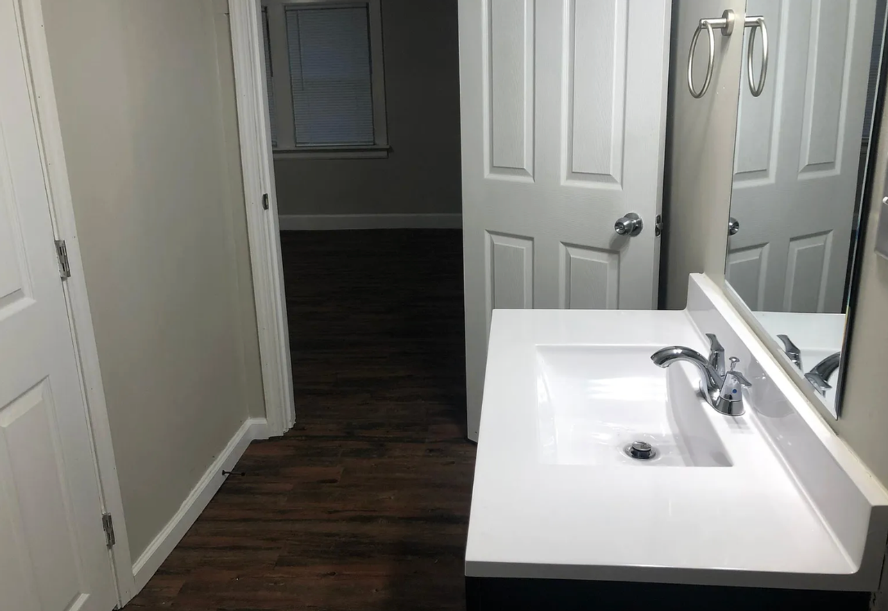 1618 W Chestnut St - Photo 7 of 8