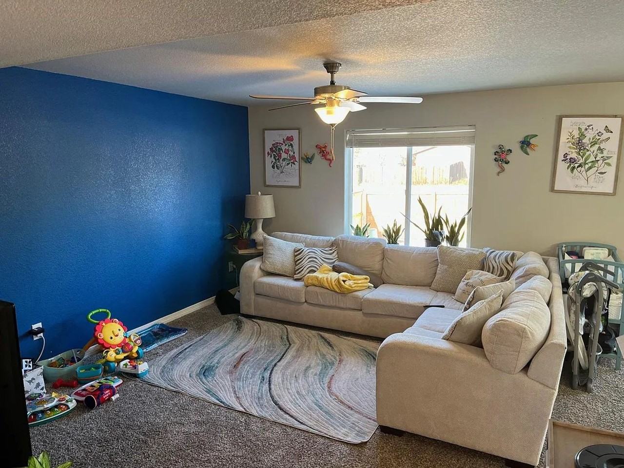 5492 Hammond Dr - Photo 4 of 25