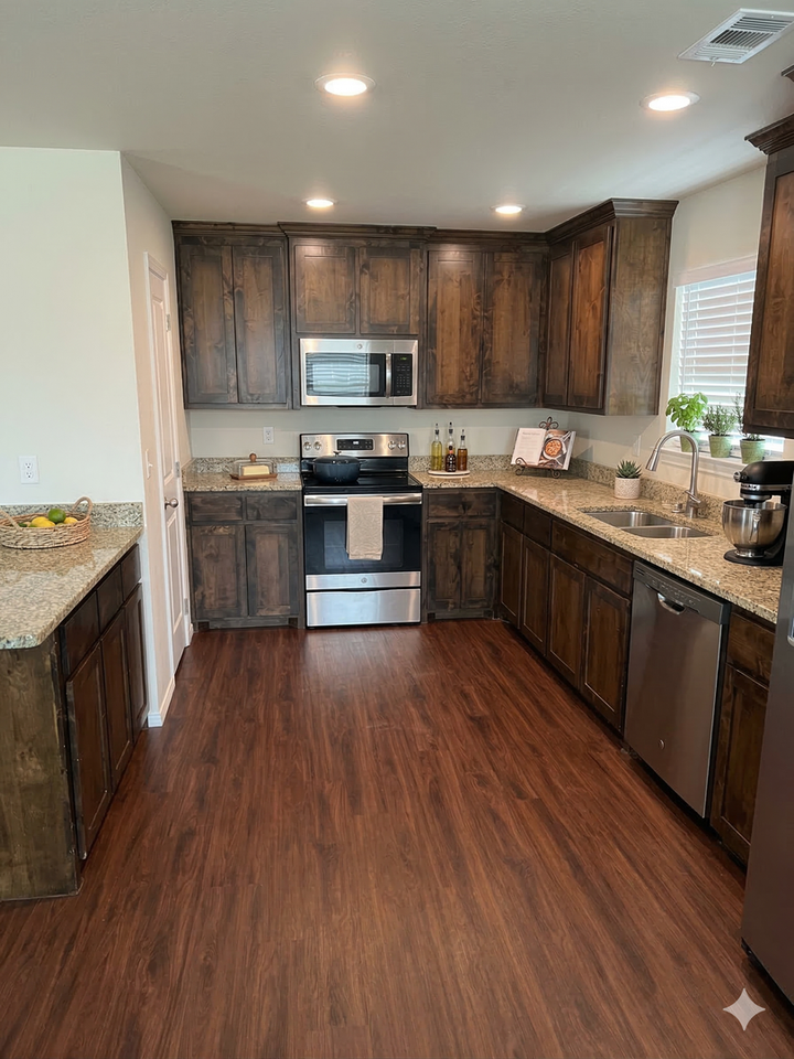 914 Westgate Ave - Photo 3 of 8