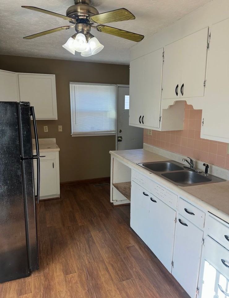 1811 W 13th St - Photo 6 of 28