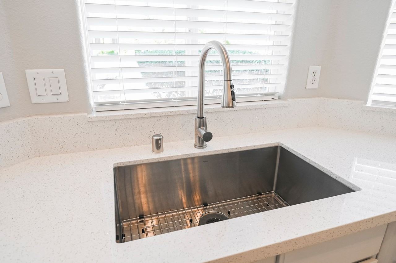 490 Beaconwood St - Photo 3 of 50