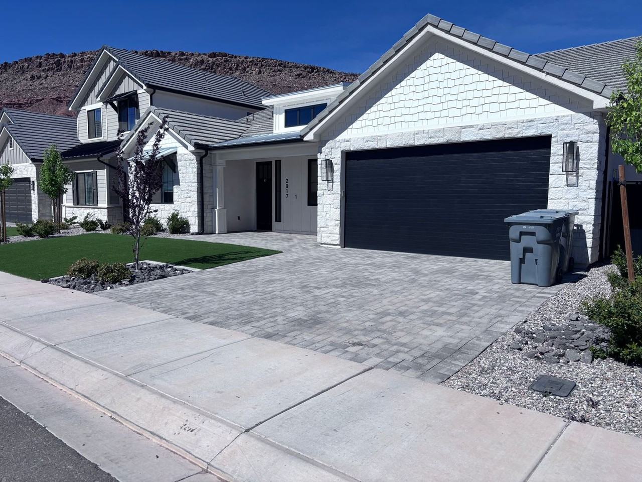 2917 E Rill Dr - Photo 2 of 27