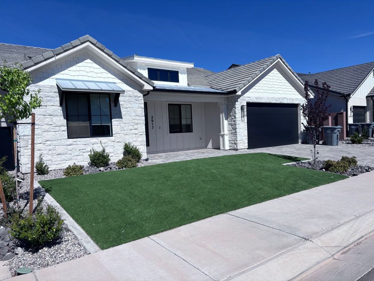 2917 E Rill Dr - Photo 3 of 27