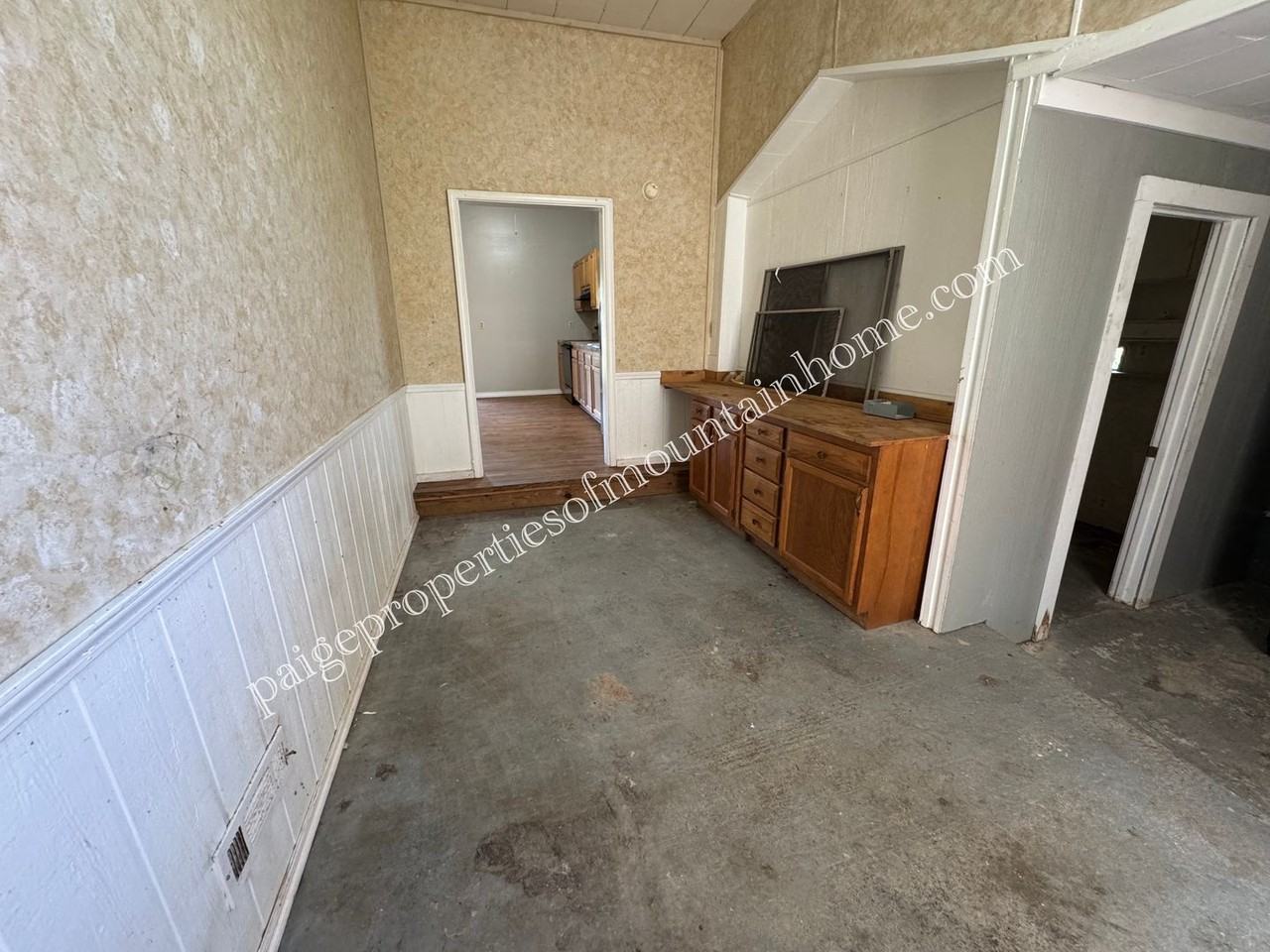 144 Rustic Ln - Photo 3 of 32