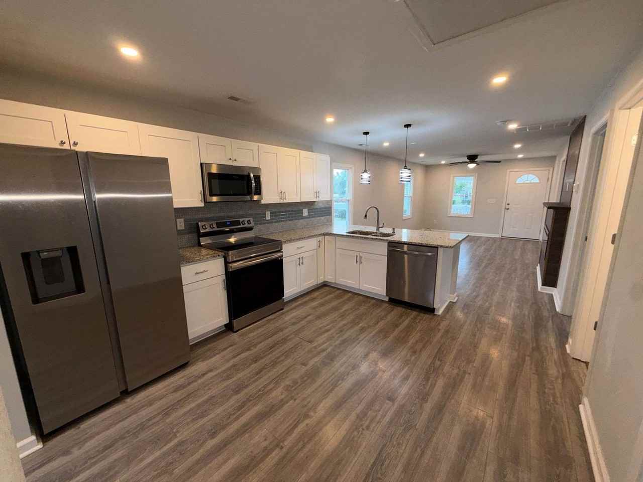 1008 Clarys Dr - Photo 4 of 11