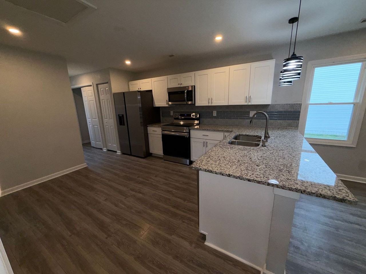 1008 Clarys Dr - Photo 5 of 11