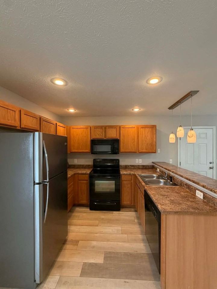 4506 E Chipmunk Ln - Photo 5 of 20