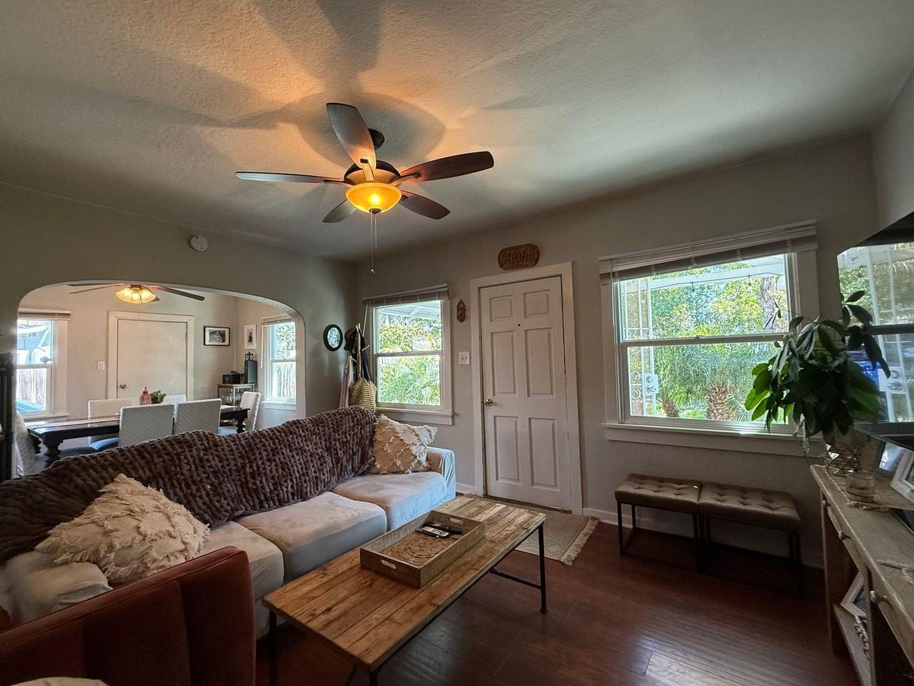 1190 Pine Ave - Photo 6 of 28