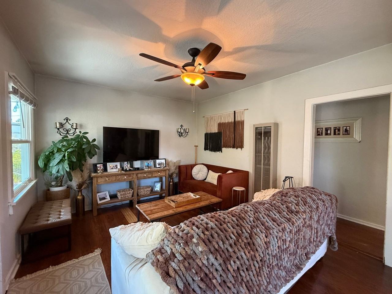 1190 Pine Ave - Photo 7 of 28